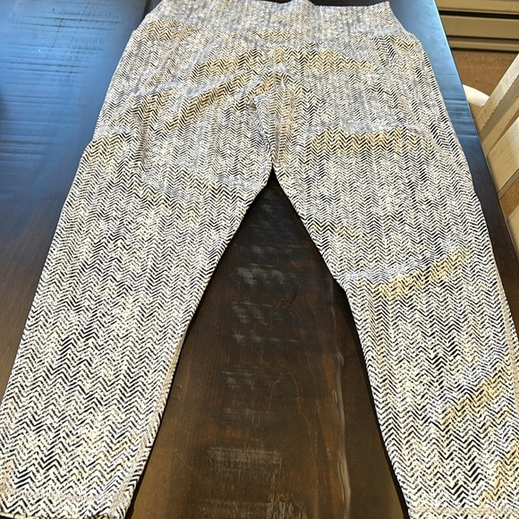 Senita Crop Leggings Size XXL - Picture 2 of 3